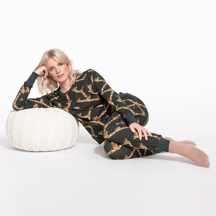 SNURK Giraffe Black Sweater Women